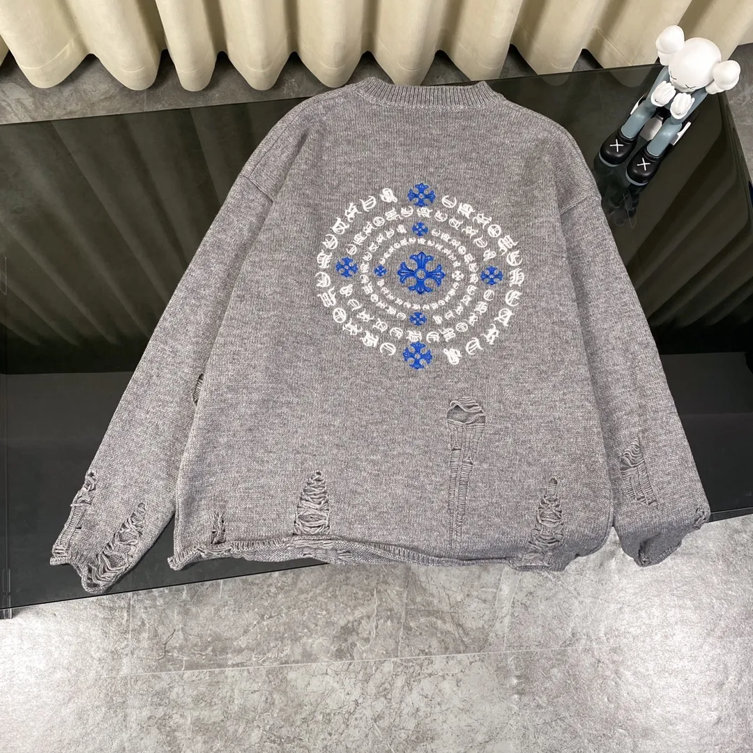 P240 Chrome Hearts CH Chrome Hearts Embroidered Disk Sanskrit Cross Hole Knitted Sweater Pullover. It’s a very popular style. It’s the same style for men and women. It’s matched with black and white. It looks great in real life. It looks good on the upper body. It looks good in daily wear. It’s even better when taking photos. It’s hard not to buy it. Buy it for me!!! Believe me, no one can refuse such a machine-length Chrome Hearts jacket. The version has been expanded based on the old version. The upper body is loose and stylish, and the hem is expanded to a casual design. Fat people look extremely slim, thin people have limited height and high-end. Ten thousand yuan ZP printing, 1:1 perfect restoration, looks good when worn alone or stacked, can be easily controlled by both men and women. If you care more about quality, you must also respect the price. It is completely different from the thin see-through bottoms and junk products on the market that pill when worn. If the style makes you shine at a glance, then quality is what you should pay more attention to. Compared with price, we focus on quality. Customers who have received my products all know it. ️️️ Sweaters on the market are generally made of bract core yarn. We use modal. The advantages over core-spun yarn are very intuitive: high cost, high price, high density, relatively expensive for developers, and let us make a lot less money. In addition, it is delicate, has no scum on the upper body, resists pilling, and is high-end. We are conscientious sellers and do not use core-spun yarn. Apart from being cheap, core-spun yarn is really useless. It shrinks, pills, hooks, and makes people pierced. He is proficient in everything. It is 2024. Who doesn’t want to look decent when they go out? Quality determines the upper body effect. No matter how bad the quality, the best style is still the temperament of the urban-rural fringe. We only do long-term business. Quality determines character. Take it back and wear it with confidence and wash it. The quality of the pattern will definitely make your eyes shine. We only make the right version of high quality. We make high-end hard goods. Reject junk goods and reject fast food. Conscientious quality and conscientious price. You deserve it!  Color: Black Beige Gray Size: S M L
